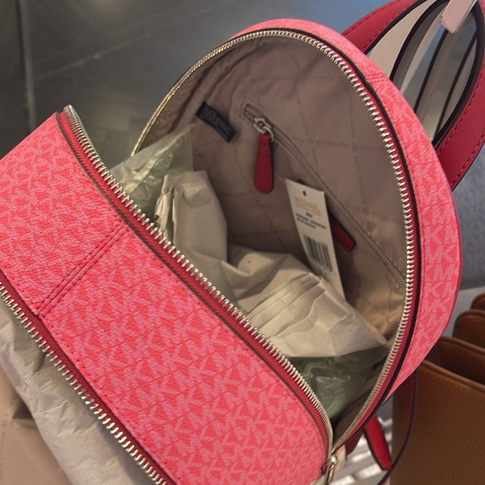 MICHAEL KORS Rhea Medium Zip Color-Block Signature Logo Backpack
DKRSPBRYMLT
NWT - Picture 13 of 16